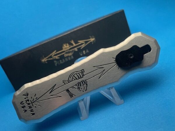 PIRANHA EXCALIBUR STONEWASHED PLAIN EDGE OTF BLACK TRACING