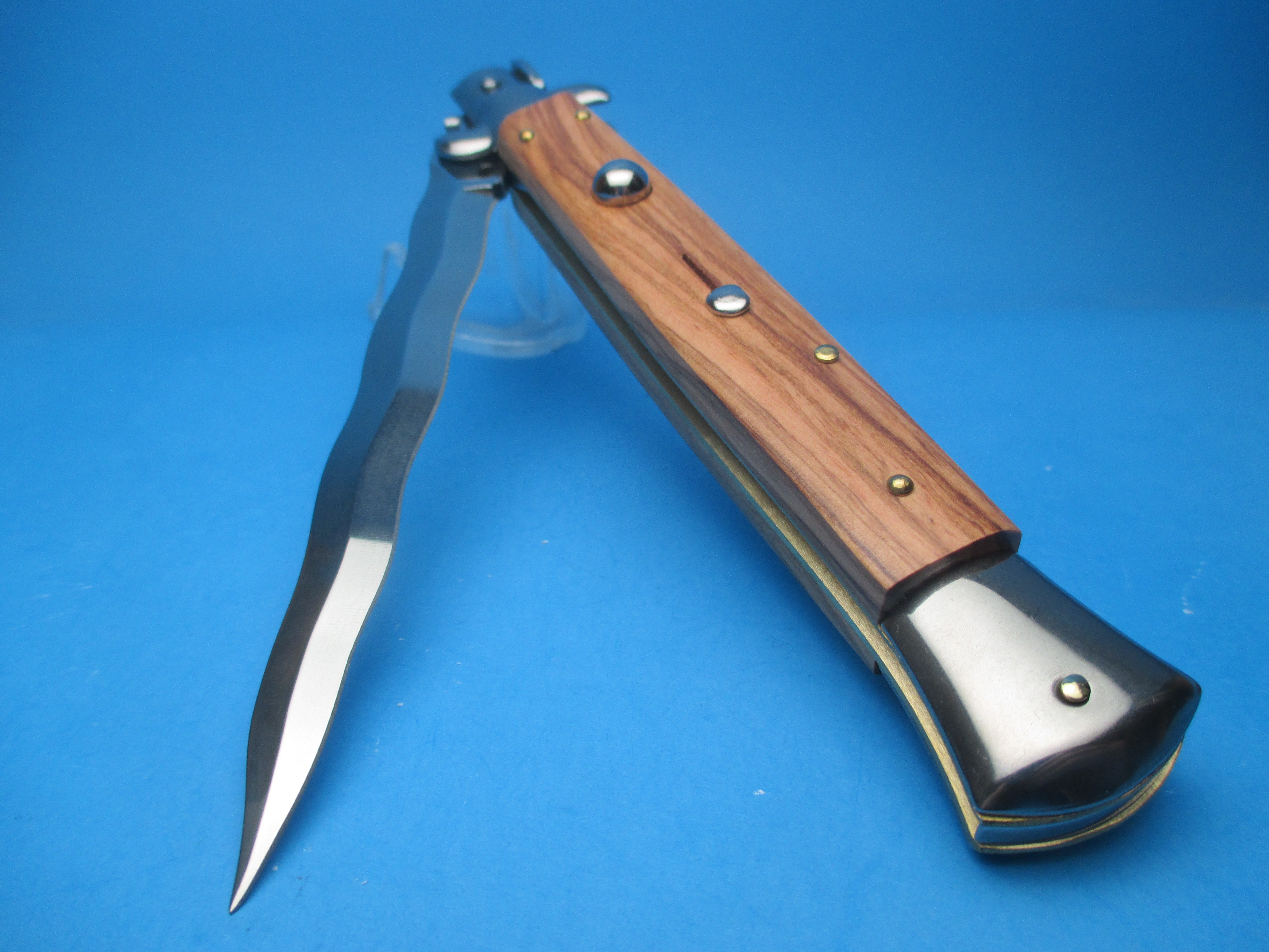 Frank Beltrame 11" Olivewood with Kriss Blade