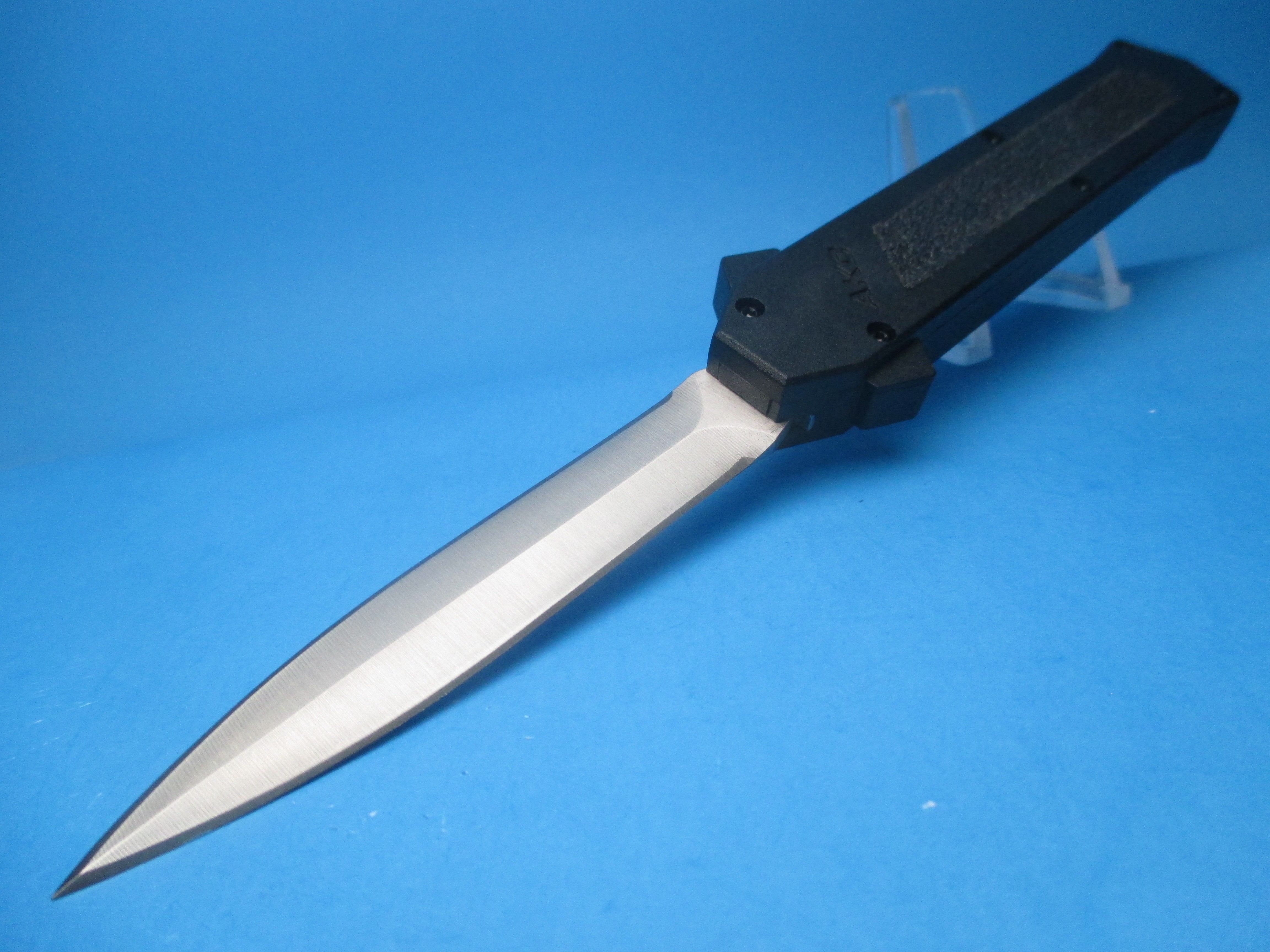 AKC F-16 OTF BLACK HANDLE W/ DAGGER BLADE