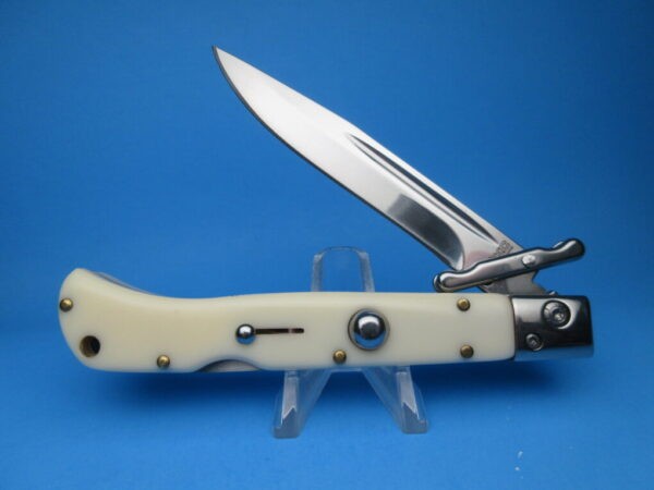 9" AKC Imit Ivory "Roma" Swinguard