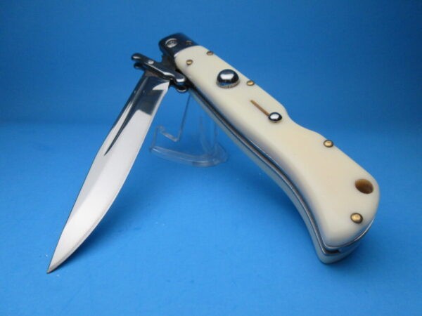 9" AKC Imit Ivory "Roma" Swinguard