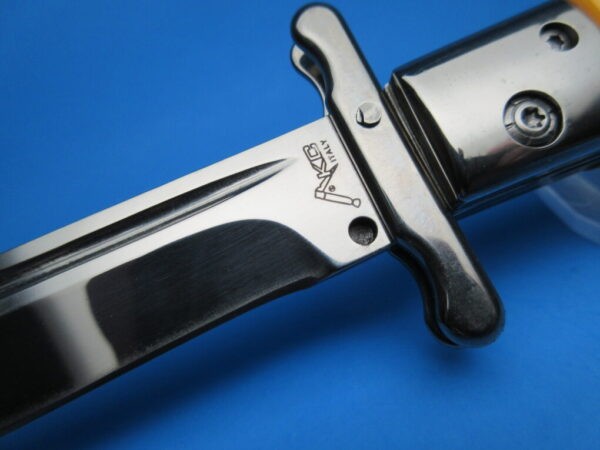 11" Yellow Pearlex "Roma" Swinguard