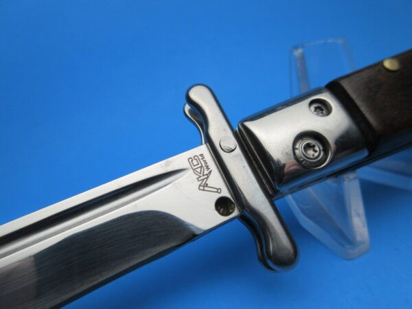 9" AKC Ebonywood "Roma" Swinguard