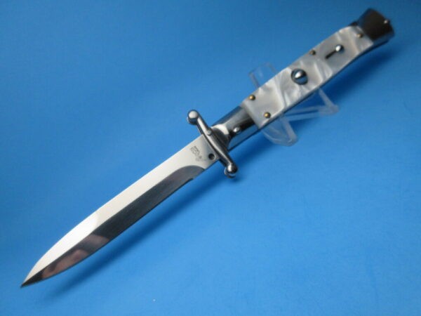 9'' AKC White Pearlex Polished Bayonet Swinguard