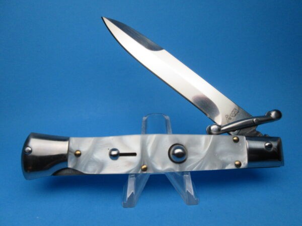 9'' AKC White Pearlex Polished Bayonet Swinguard