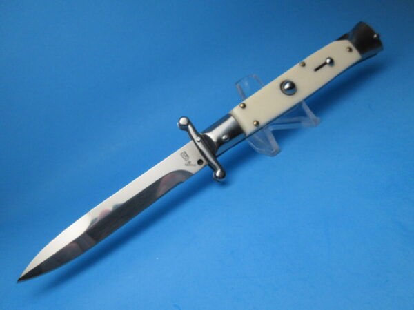 9'' AKC Imit. Ivory Polished Bayonet Swinguard