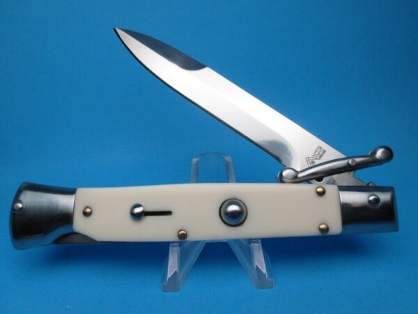 9'' AKC Imit. Ivory Polished Bayonet Swinguard