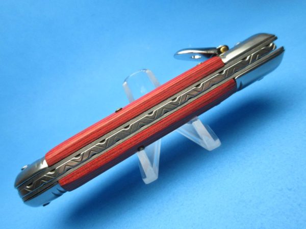 Red Wood Swinguard Leverlock