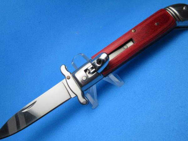 Red Wood Swinguard Leverlock