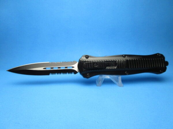 Silver Stinger Serrated OTF Switchblade