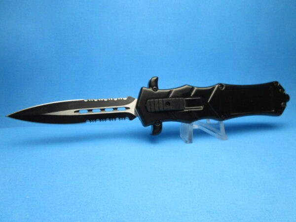 Bat Stinger Serrated OTF Switchblade