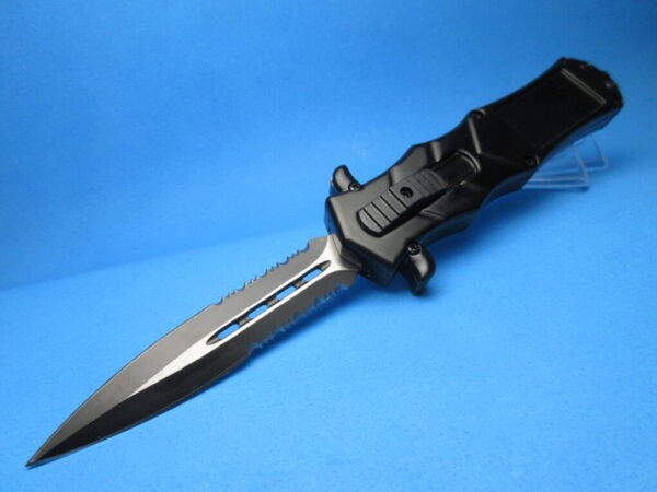 Bat Stinger Serrated OTF Switchblade