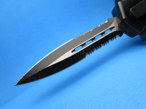 Bat Stinger Serrated OTF Switchblade