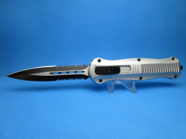 Silver Stinger Serrated OTF Switchblade