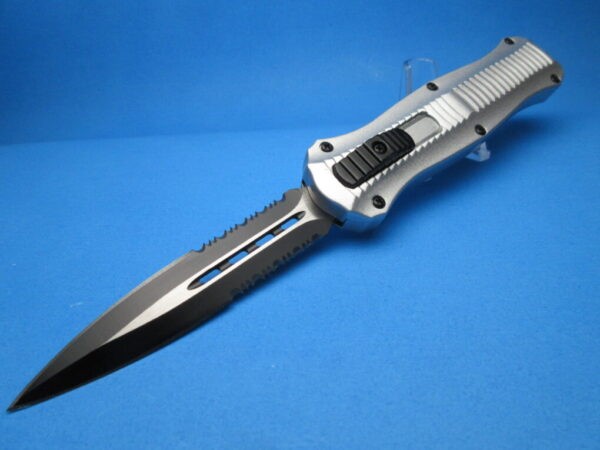 Silver Stinger Serrated OTF Switchblade