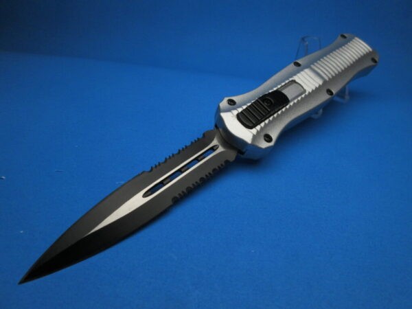 Silver Stinger Serrated OTF Switchblade