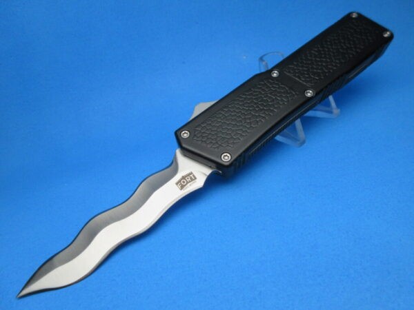 8" Lightning OTF Kriss with Black Handle & Silver Button