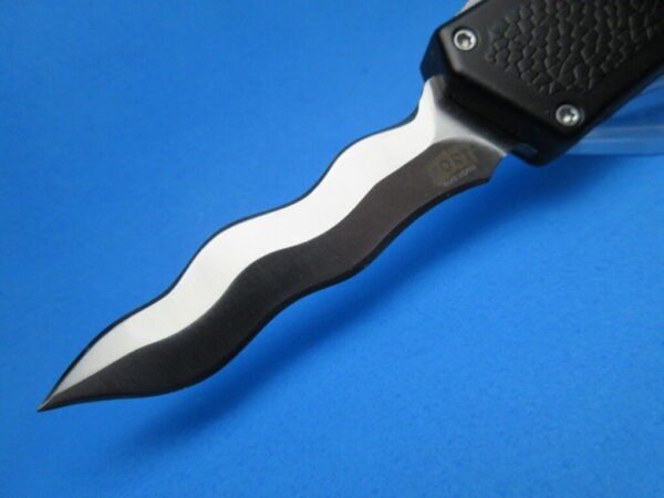 8" Lightning OTF Kriss with Black Handle & Silver Button