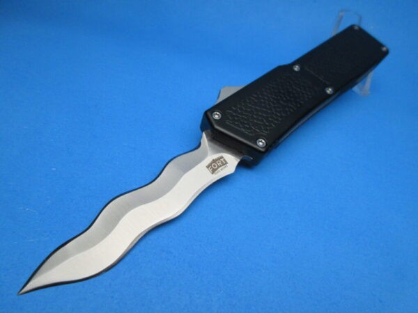 8" Lightning OTF Kriss with Black Handle & Silver Button