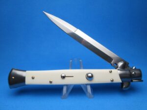 Frank B. Stiletto Switchblade with Polished Horn Handle | MySwitchblade