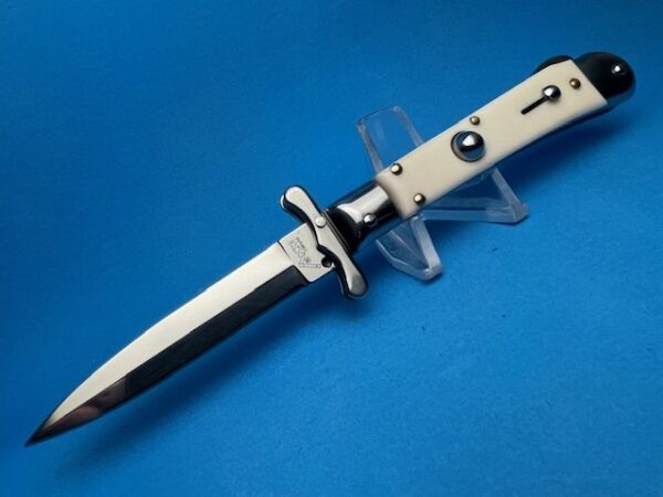 7" AKC Medici Imit. Ivory Swinguard