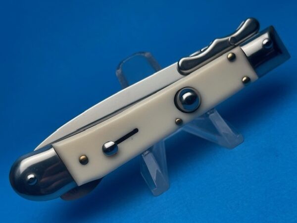 7" AKC Medici Imit. Ivory Swinguard